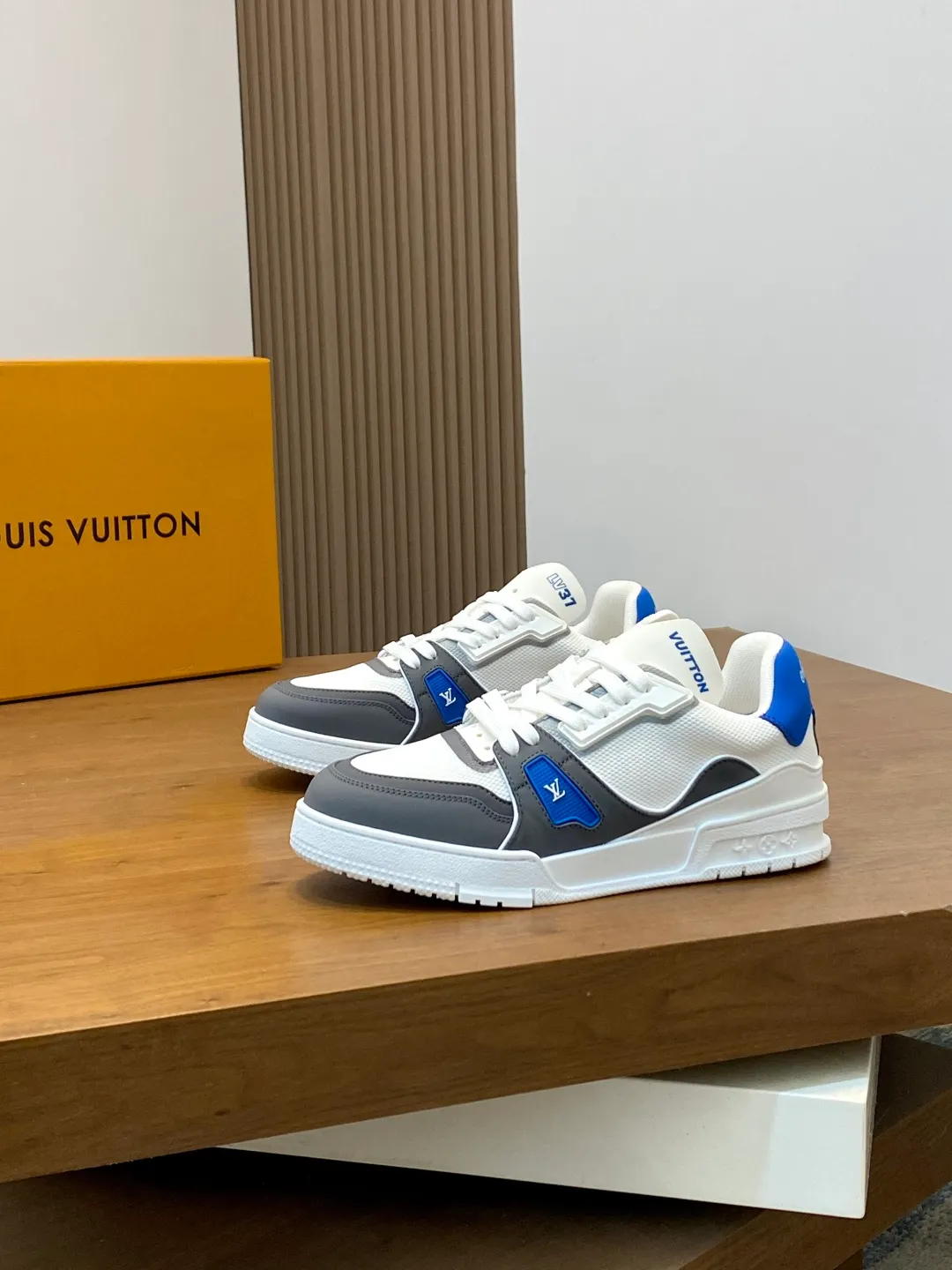 Men's shoes 💰900 Loui* Vuitto* - Louis ** donkey house New color matching men's trainer sneakers, this LV Trainer sneaker is made of calfskin and breathable mesh, showing pure colors, the #54 logo on the back traces the brand's birth in 1854, the designer's handwritten brand logo embellishes one side, designed by Virgil Abloh himself, a very commemorative sneaker, the new lv Louis Vuitton loui* vuitto* trainer sneaker low casual sports culture versatile basketball sneakers Size: 39-44 (customized at 38.45)